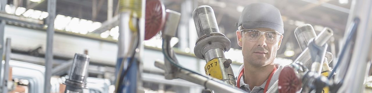 Engineer working with Shell Lubricants 